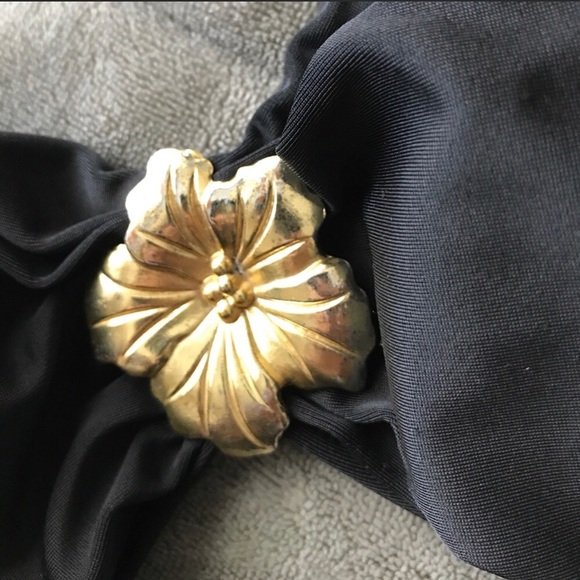 Black bikini top w hibiscus - Picture 5 of 8